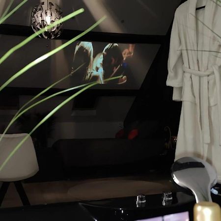 Logement Romantique Et Cosy ชาร์เลอรัว ภายนอก รูปภาพ