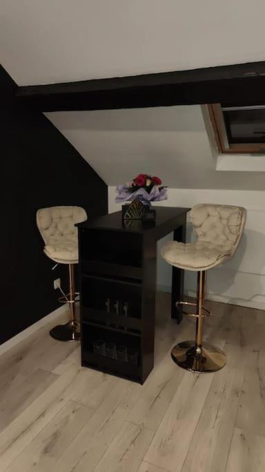 Logement Romantique Et Cosy ชาร์เลอรัว ภายนอก รูปภาพ