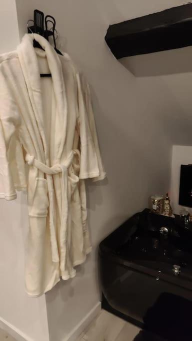 Logement Romantique Et Cosy ชาร์เลอรัว ภายนอก รูปภาพ