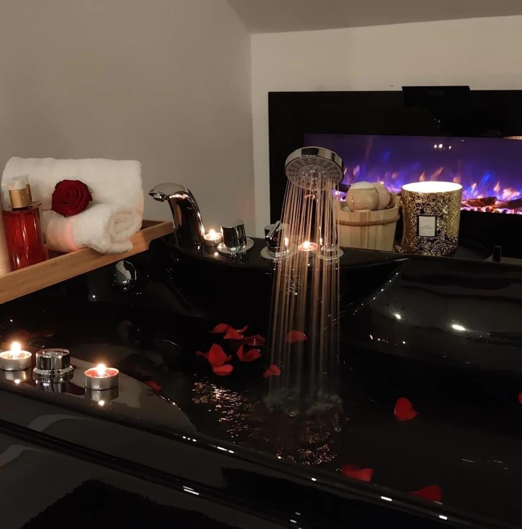 Logement Romantique Et Cosy ชาร์เลอรัว ภายนอก รูปภาพ